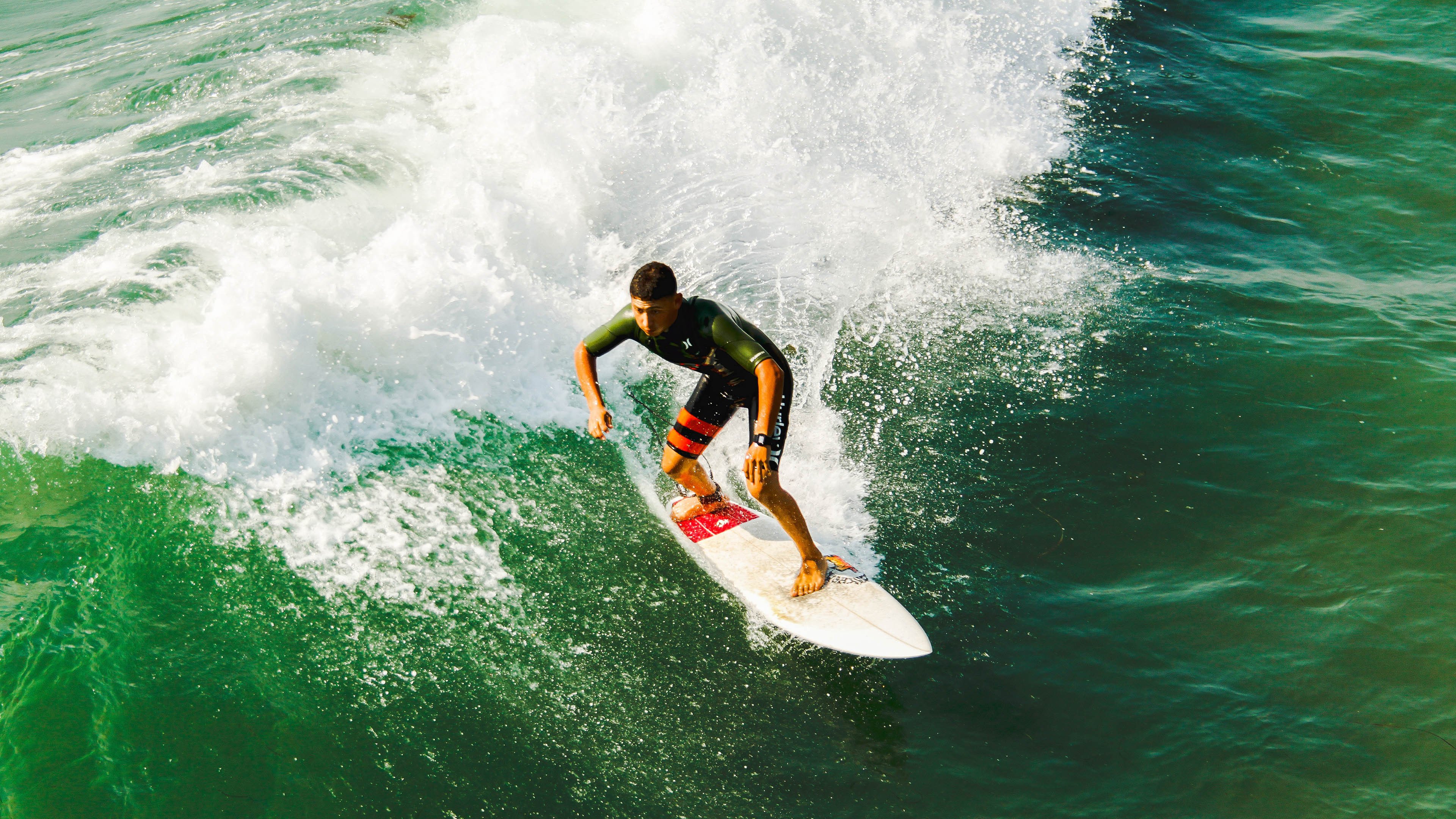 双线争锋,英超天王山对决与鹈鹕的硬仗启示