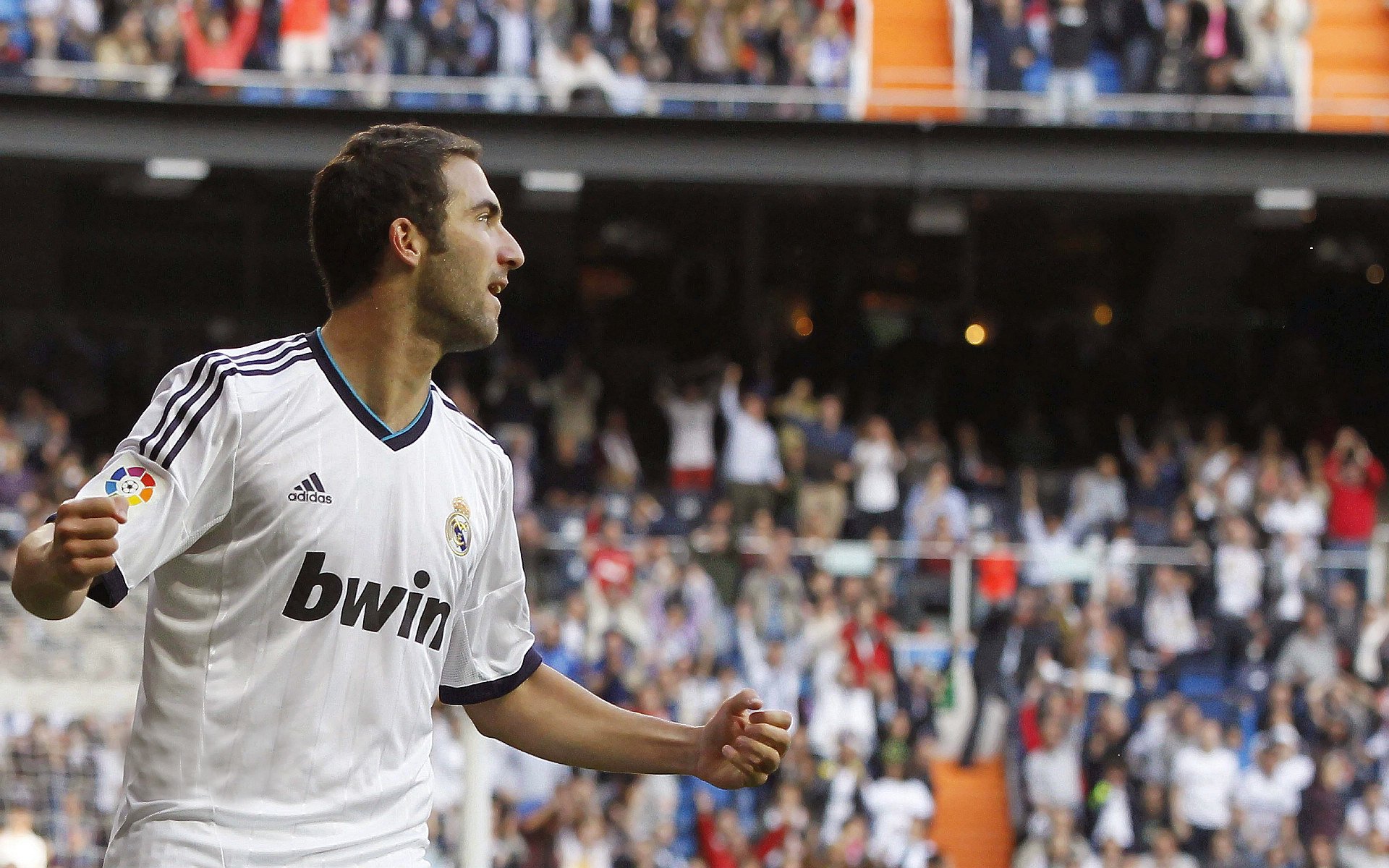 冰与火之歌,从冰岛足球的团队压制到蒂亚戈的关键接管