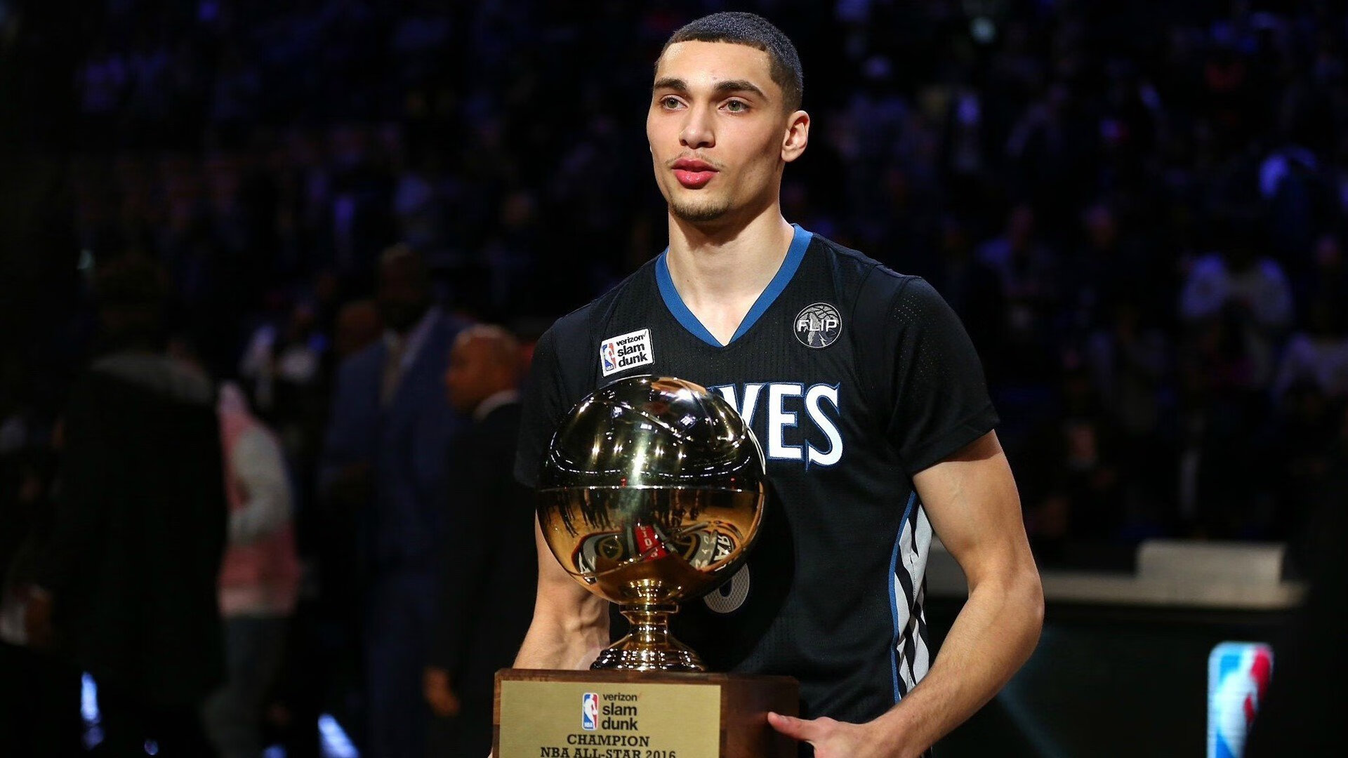 公牛力克深圳队，欧文点燃赛场，一场跨洋对决的篮球焰火